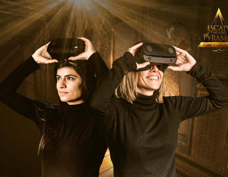 Jugadoras en Escape The Lost Pyramid, el escape room oficial de Assassin's Creed VR en Madrid